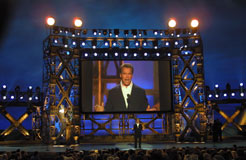 El mítico actor Arnold Schwarzenegger, durante la presentación de la gala.  ©Berliner Studio/BEImages 